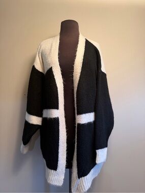 pashmina Black and White Colorblock Open-Front Women's Cardigan